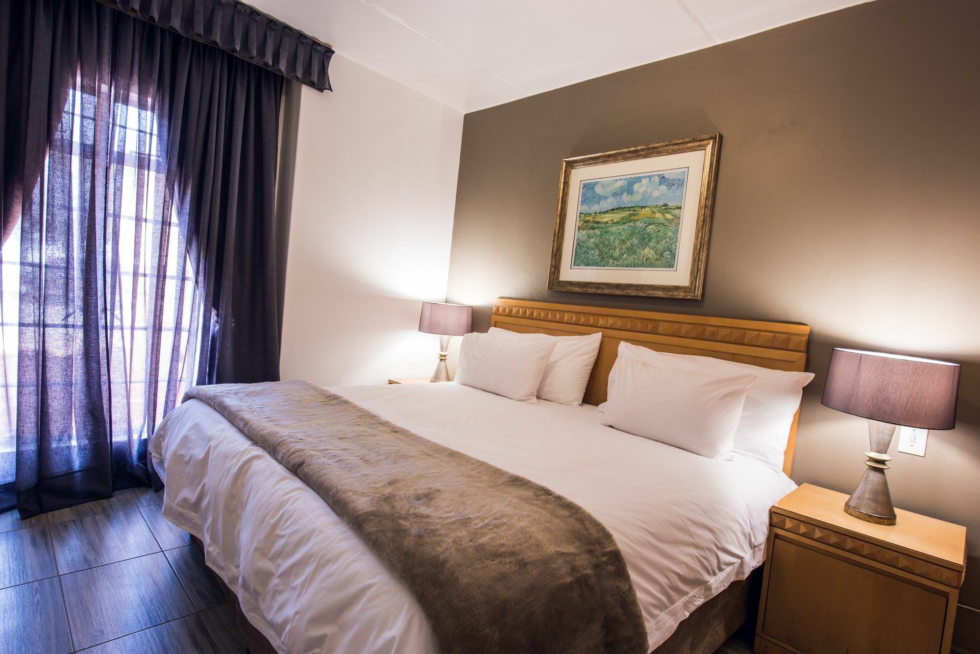 Airport Inn Executive Suites Кемптън Парк Екстериор снимка